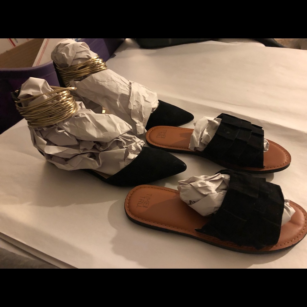 LOT OF WOMANS SANDALS